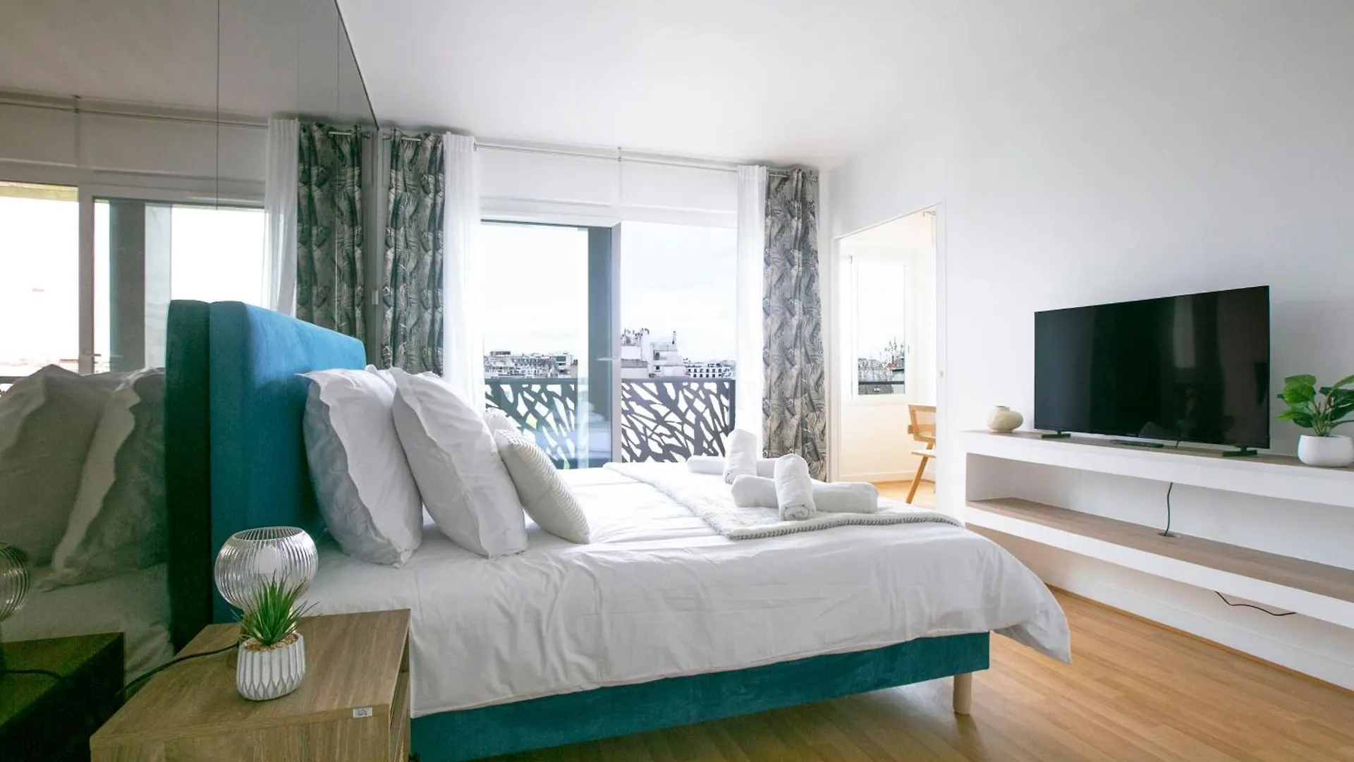 Majestic & Idyllic Parisian Flat - Champs-Elysees